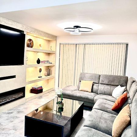 Deluxe Spacious King Size Room Hornchurch Exterior photo