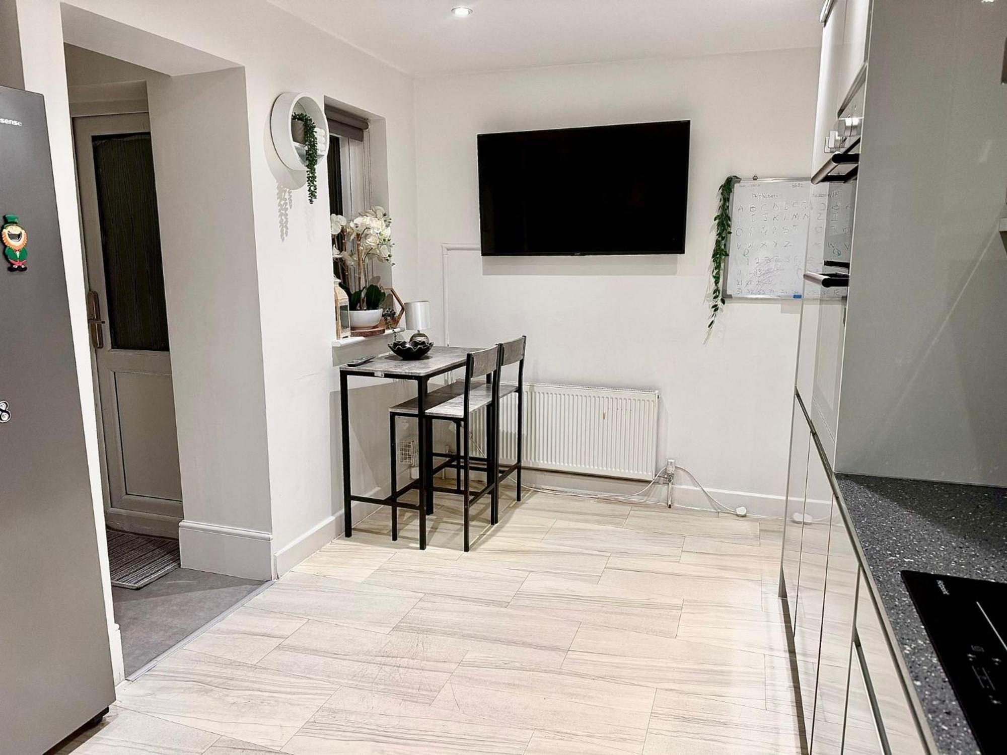 Deluxe Spacious King Size Room Hornchurch Exterior photo